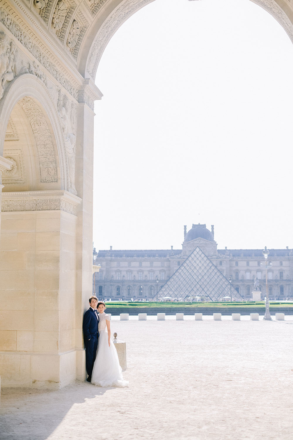 gromm and bride at the louvre for a pre wedding